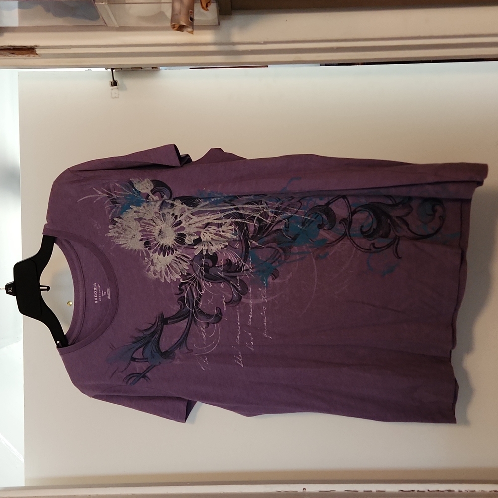 Graphic t-shirt - Picture 1 of 4